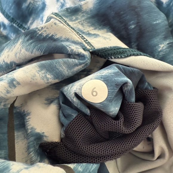 Lululemon Light Speed Vest Women’s Sea Side Silver Fox Blue Lattice - Picture 8 of 8